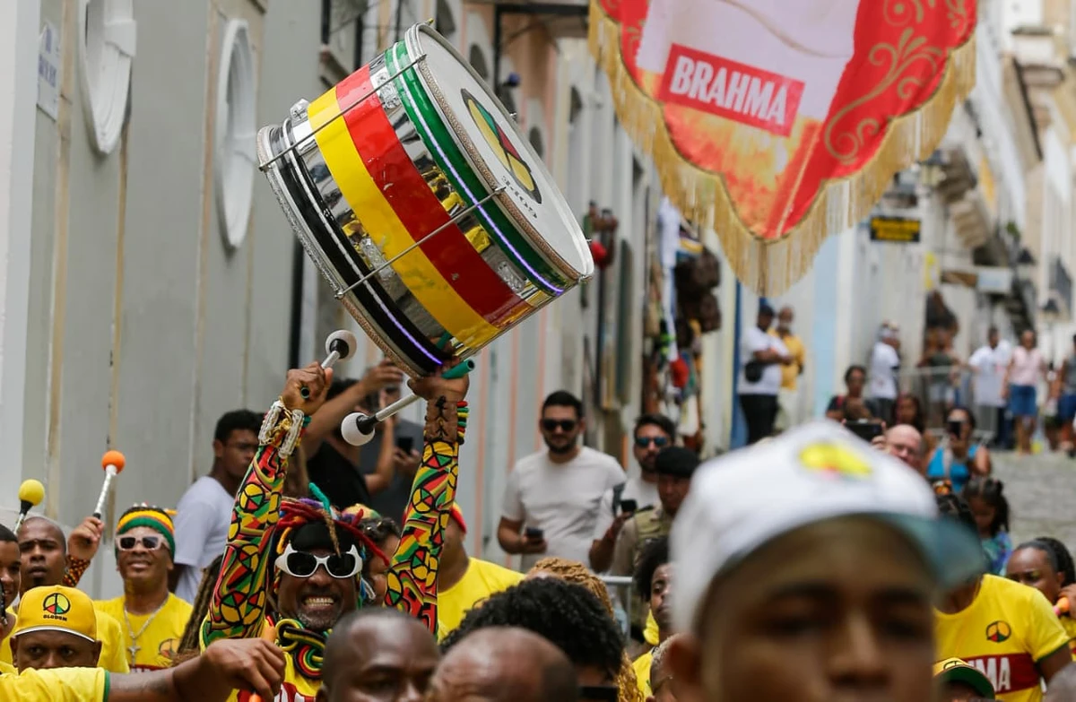 Olodum convoca Ancelotti a conhecer Carnaval de Salvador em ação da Brahma por Arisson Marinho/CORREIO