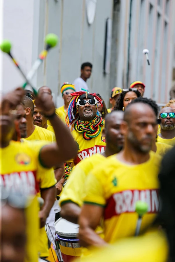 Olodum convoca Ancelotti a conhecer Carnaval de Salvador em ação da Brahma por Arisson Marinho/CORREIO