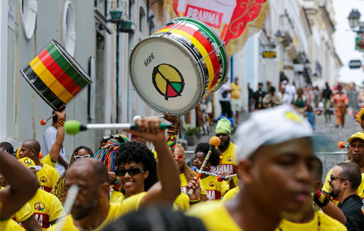 Olodum convoca Ancelotti a conhecer Carnaval de Salvador em ação da Brahma por Arisson Marinho/CORREIO