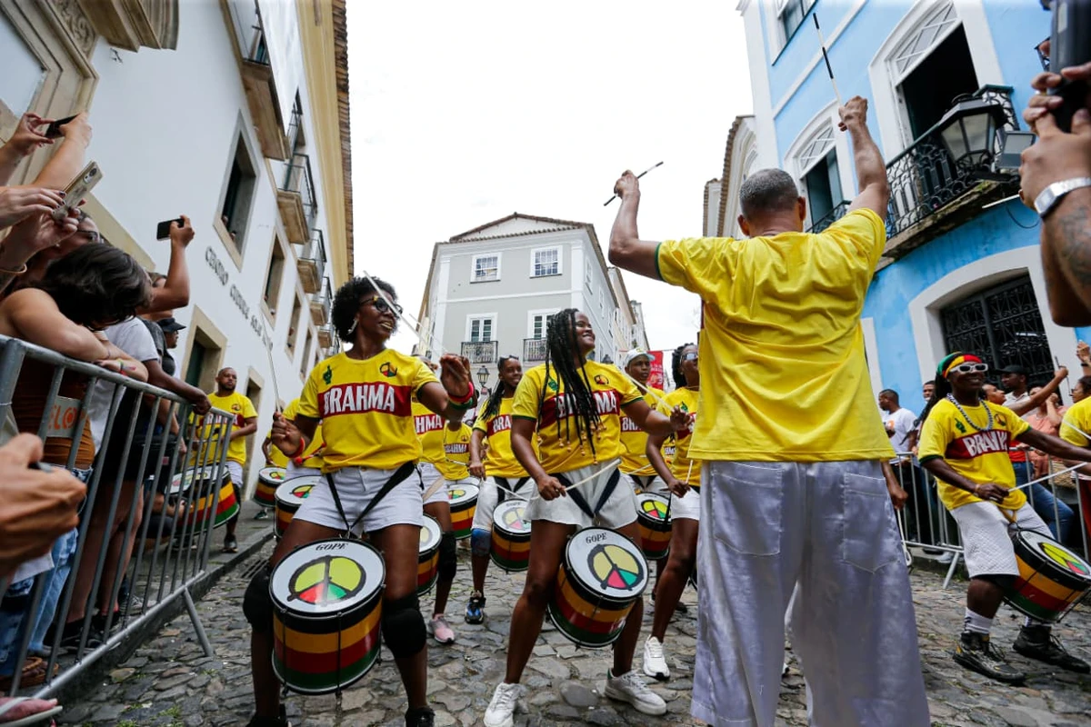 Olodum convoca Ancelotti a conhecer Carnaval de Salvador em ação da Brahma por Arisson Marinho/CORREIO