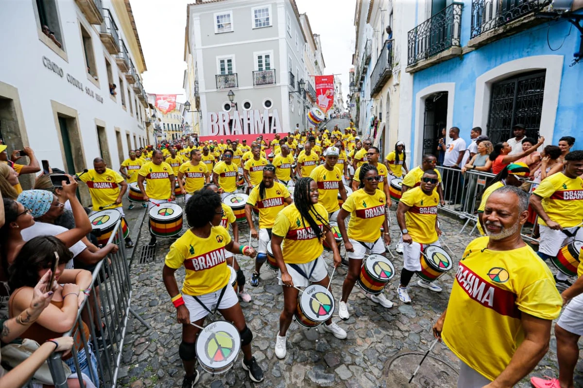 Olodum convoca Ancelotti a conhecer Carnaval de Salvador em ação da Brahma por Arisson Marinho/CORREIO