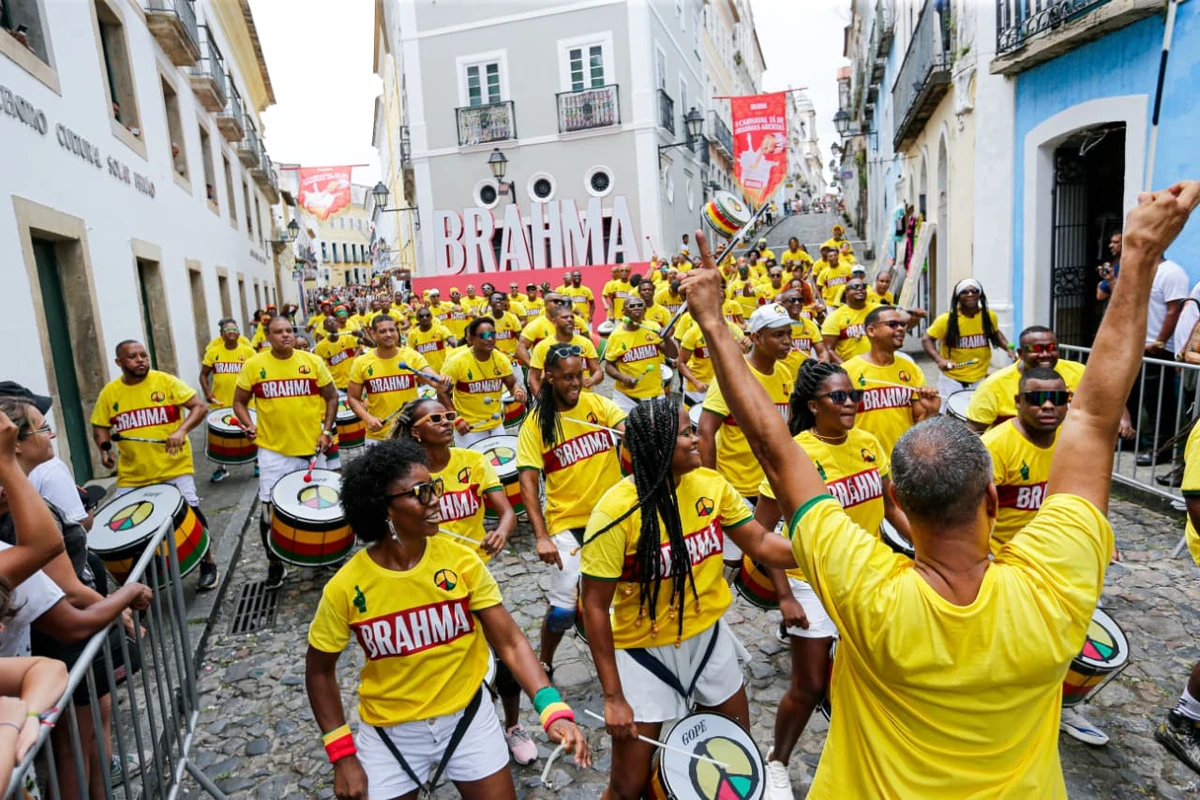 Olodum convoca Ancelotti a conhecer Carnaval de Salvador em ação da Brahma por Arisson Marinho/CORREIO