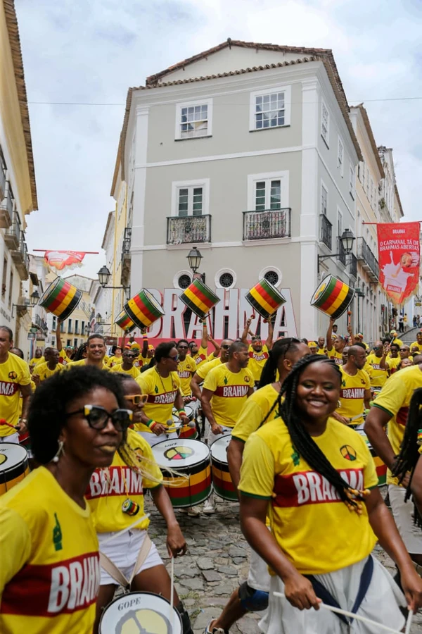 Olodum convoca Ancelotti a conhecer Carnaval de Salvador em ação da Brahma por Arisson Marinho/CORREIO