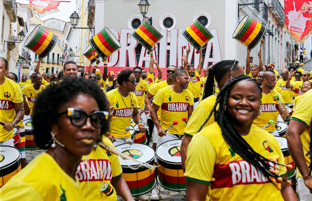 Olodum convoca Ancelotti a conhecer Carnaval de Salvador em ação da Brahma por Arisson Marinho/CORREIO
