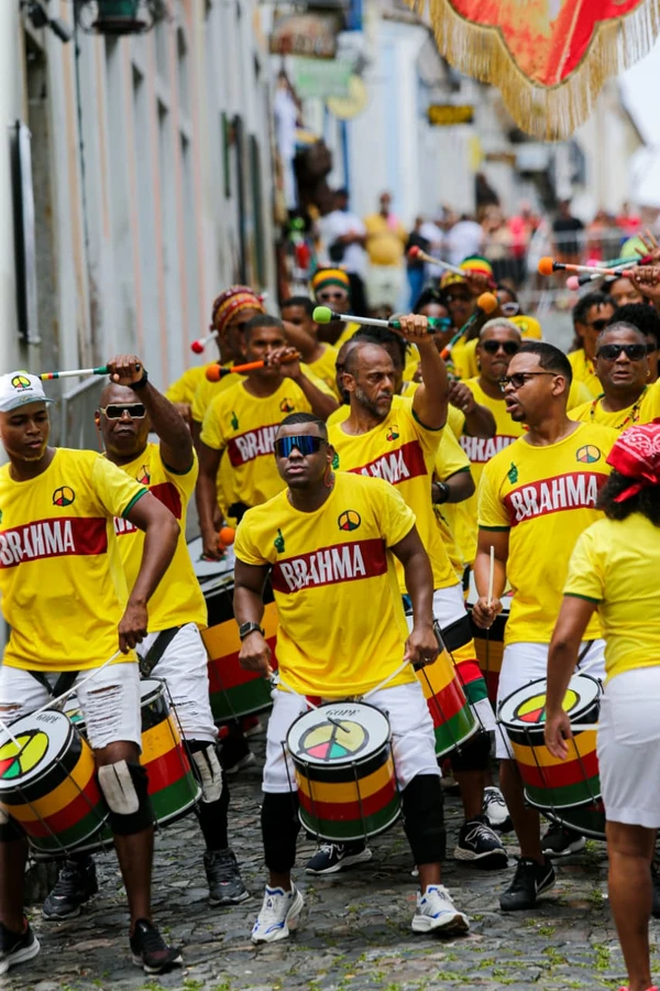 Olodum convoca Ancelotti a conhecer Carnaval de Salvador em ação da Brahma por Arisson Marinho/CORREIO