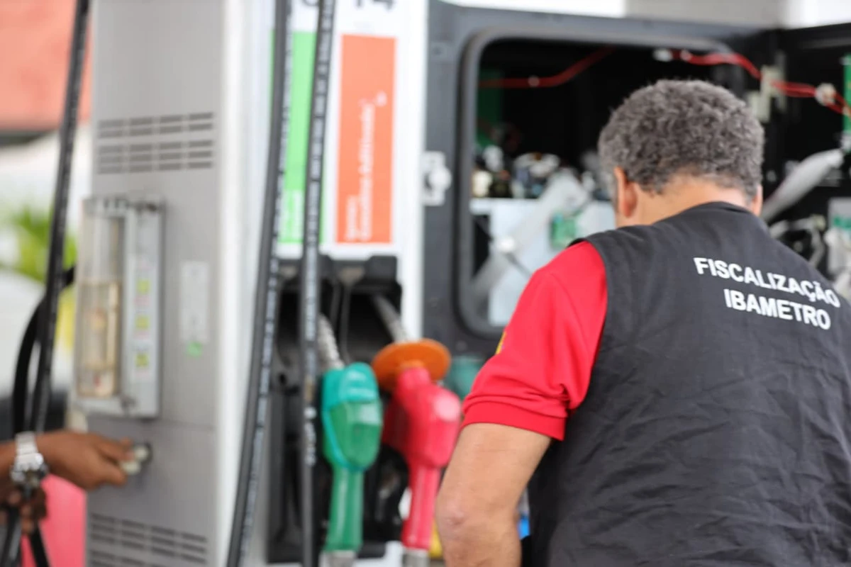 Polícia Civil faz operação em postos de combustíveis na RMS por Bruno Ricardo/Divulgação