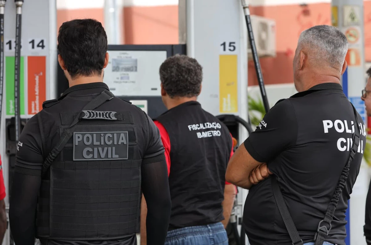 Polícia Civil faz operação em postos de combustíveis na RMS por Bruno Ricardo/Divulgação