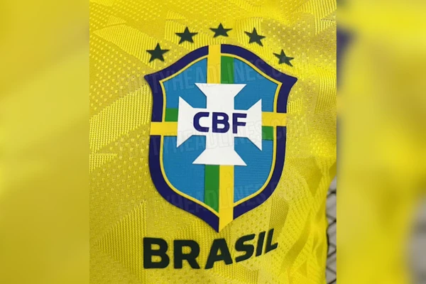 Possível uniforme da Seleção Brasileira para Copa do Mundo de 2026 por Reprodução/Footy Headlines
