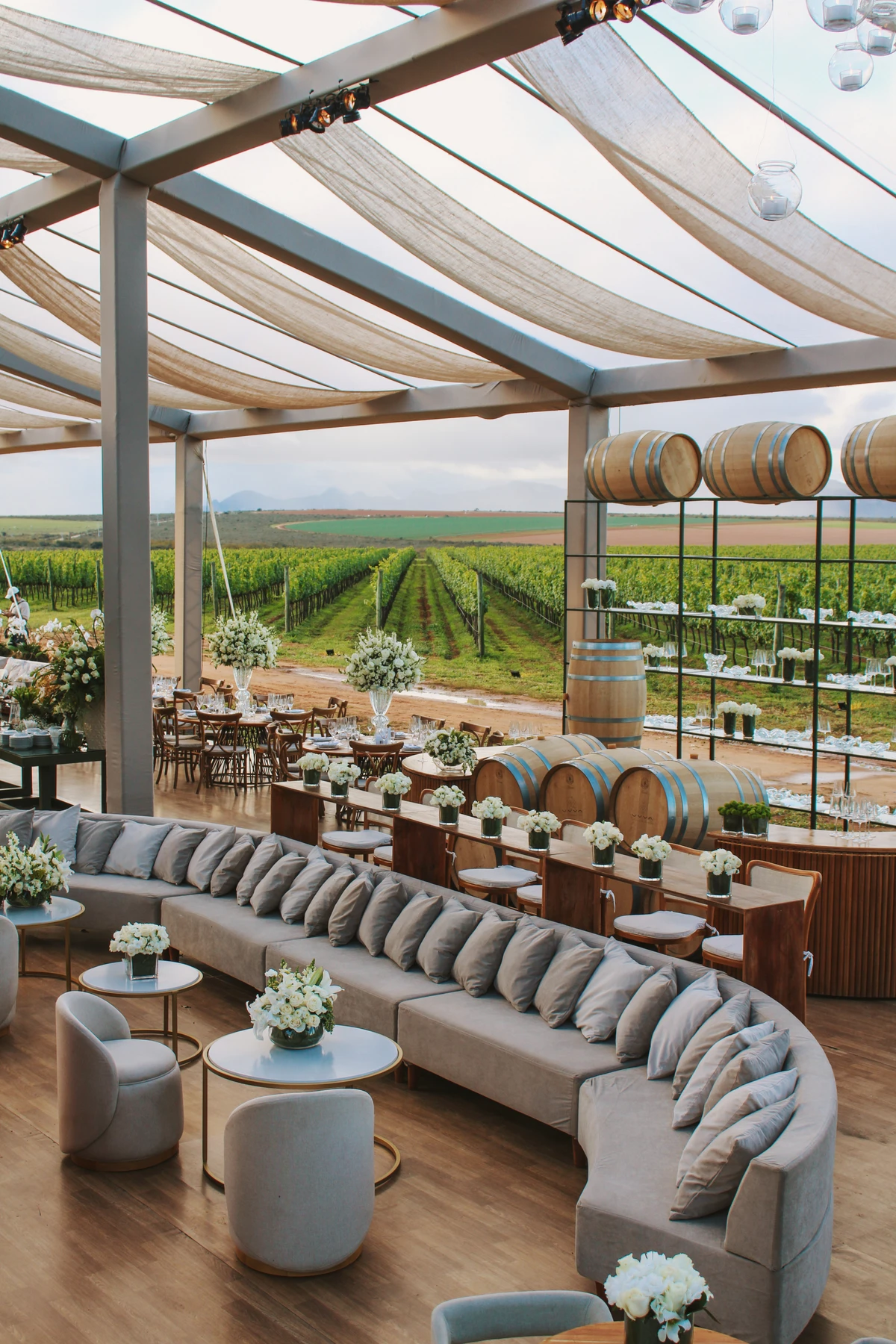 Suporte Eventos investe em acervo com peças que vão do clássico ao contemporâneo e do rústico ao minimalista por Divulgação