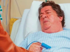 Imagem - ‘Coração Acelerado’: Eliomar acorda do coma e pede perdão para à filha Janete