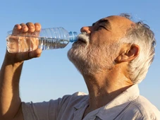 Imagem - Estudo aponta relação direta entre beber água regularmente e o colesterol