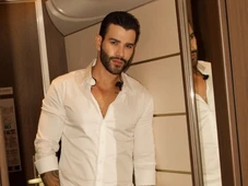 Imagem - Como é a mansão de Gusttavo Lima, inspirada na Casa Branca, com piscina de 200 m², spa, lago artificial e garagem para 10 carros