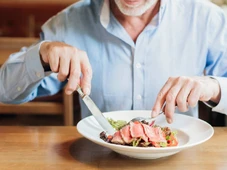 Imagem - Estudo descobre que quem come carne tem mais chance de viver até os 100, mas pede um único cuidado