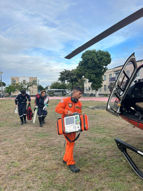 Bombeiros resgatam vítima de AVC na Ilha de Maré por Divulgação