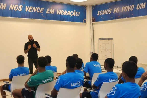 Danilo Fernandes com o elenco sub-20 do Bahia