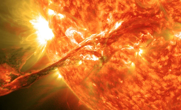 Fenômeno provocou uma tempestade de radiação solar severa (S4) e uma instabilidade geomagnética de nível G4 por Reprodução