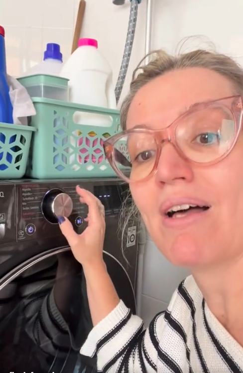 Limpeza de roupas por Reprodução