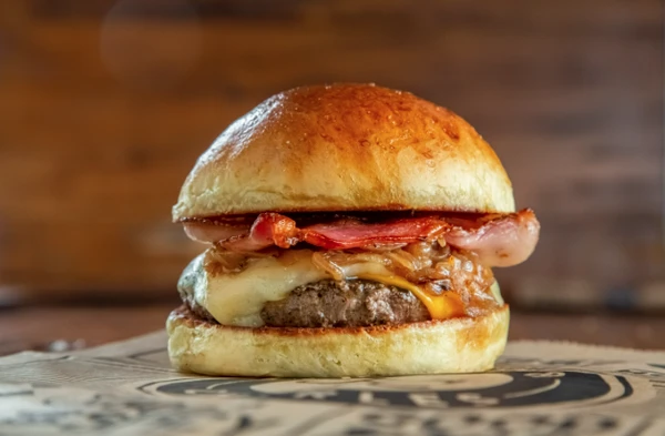 Aprenda a fazer hambúrguer caseiro por Reprodução