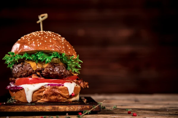 Aprenda a fazer hambúrguer caseiro por Reprodução