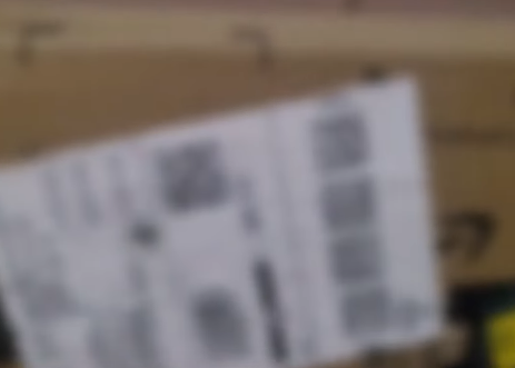 Homem compra iPhone de R$ 4,1 mil pela internet e recebe caixa de chocolate por Reprodução