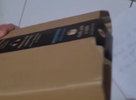 Homem compra iPhone de R$ 4,1 mil pela internet e recebe caixa de chocolate por Reprodução