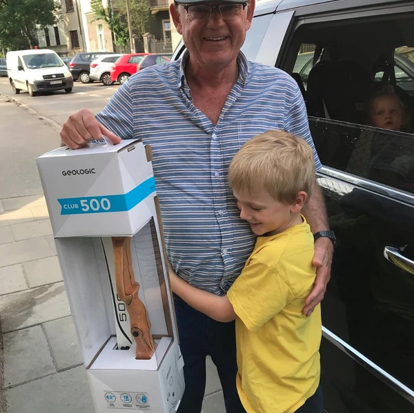 Ele encontrou uma caixa contendo as joias que pertenceram à sua falecida mãe por Reprodução | Redes Sociais