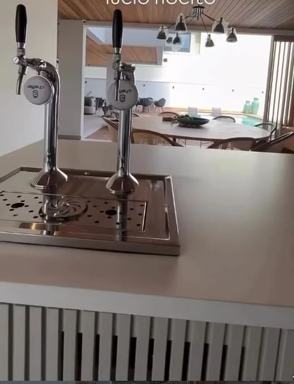 Lucas Paquetá construiu mansão para os pais por Studio Lucio Nocito/ instagram