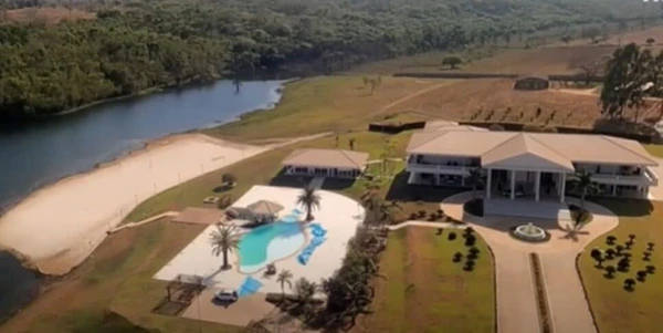 Mansão de Gusttavo Lima em Goiás por Reprodução