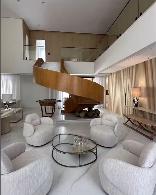 Mansão de Lucas Paquetá une luxo. clima de praia e áreas de convivência por Studio Lucio Nocito/Instagram