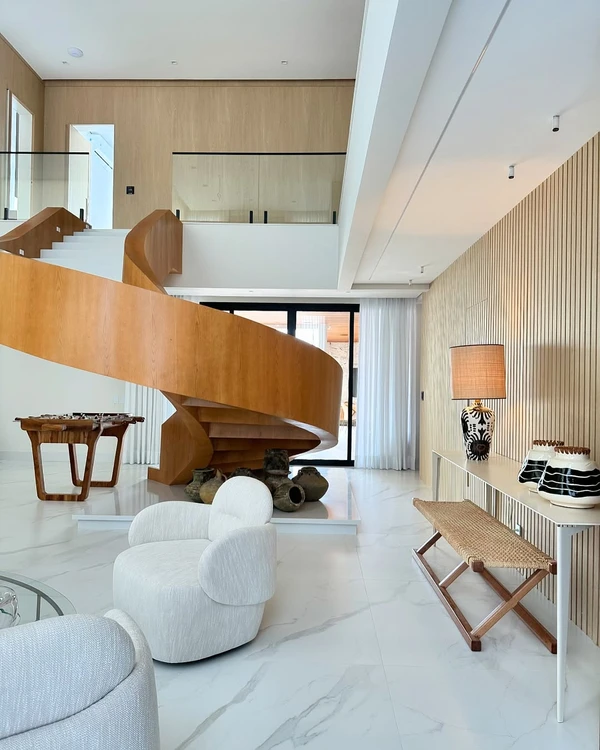 Mansão de Lucas Paquetá une luxo. clima de praia e áreas de convivência por Studio Lucio Nocito/Instagram