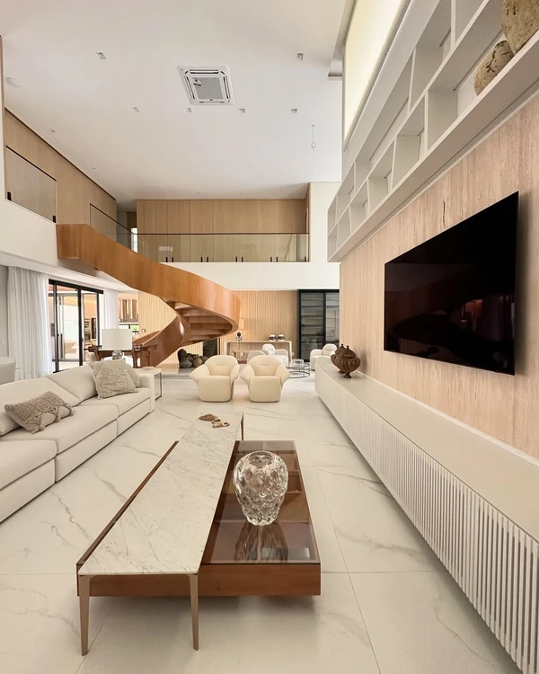 Mansão de Lucas Paquetá une luxo. clima de praia e áreas de convivência por Studio Lucio Nocito/Instagram