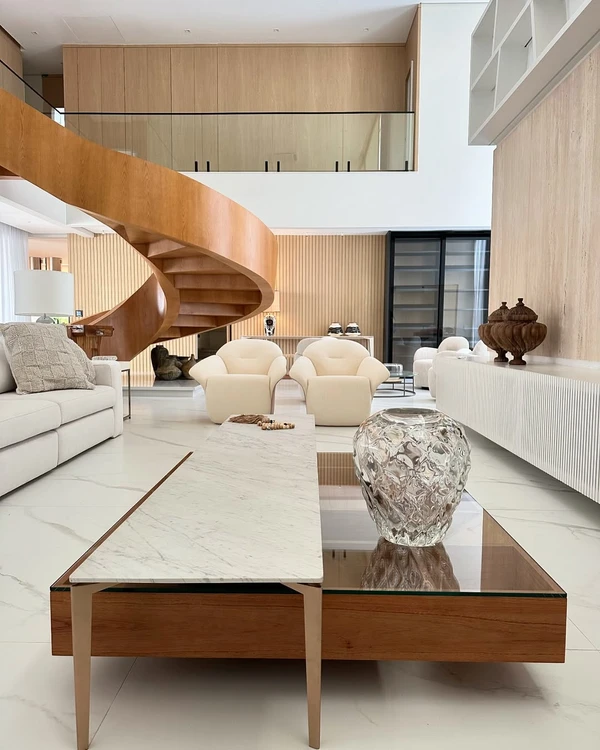 Mansão de Lucas Paquetá une luxo. clima de praia e áreas de convivência por Studio Lucio Nocito/Instagram