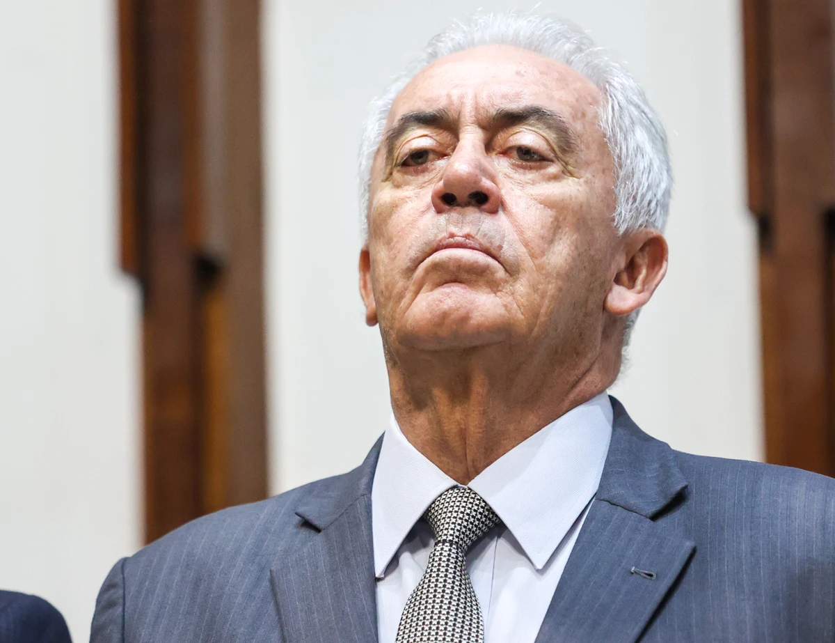 Otto Alencar fica com liderança  contestada após conflito no partido
