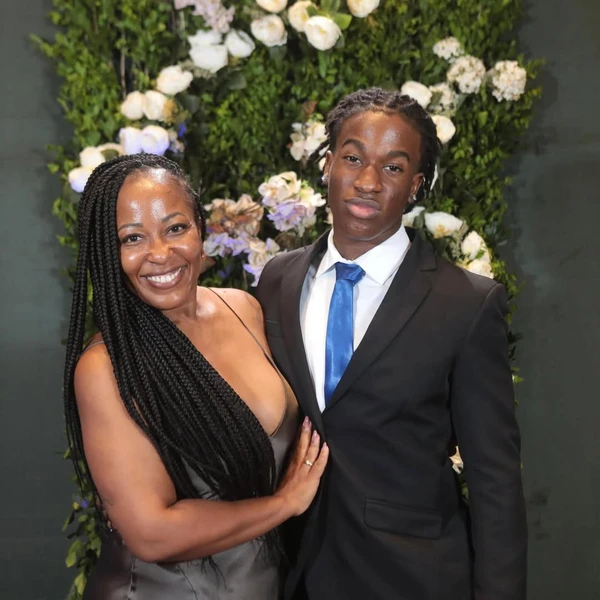 Tia Má celebra formatura do filho, Aladê Koman por Reproduçãp/Instagram