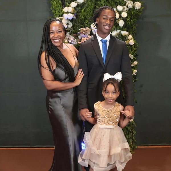 Tia Má celebra formatura do filho, Aladê Koman por Reproduçãp/Instagram