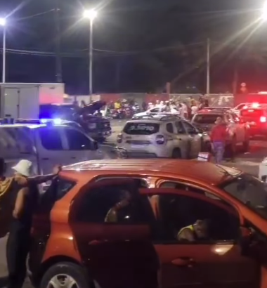 Veículo usado como paredão é apreendido no estacionamento do Barradão por Divulgação