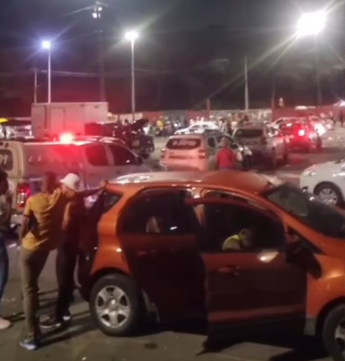 Veículo usado como paredão é apreendido no estacionamento do Barradão por Divulgação