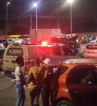 Veículo usado como paredão é apreendido no estacionamento do Barradão por Divulgação