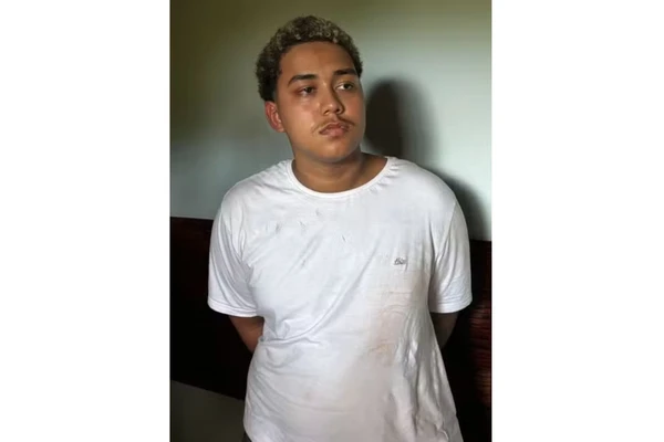 Vitor foi preso com comparsas em pousada de luxo por Reprodução