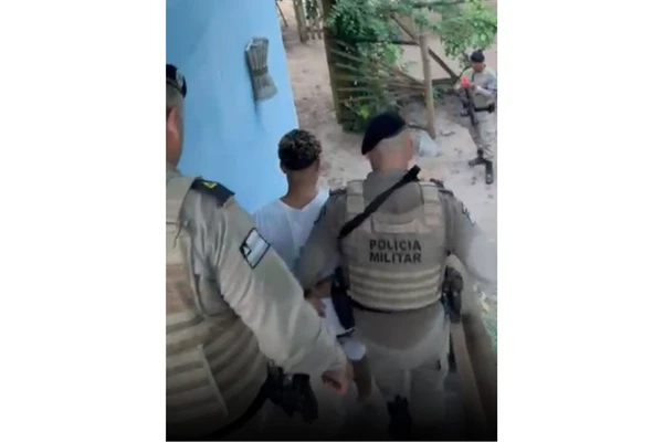 Vitor foi preso com comparsas em pousada de luxo por Reprodução