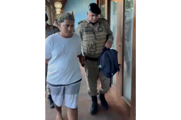 Vitor foi preso com comparsas em pousada de luxo por Reprodução