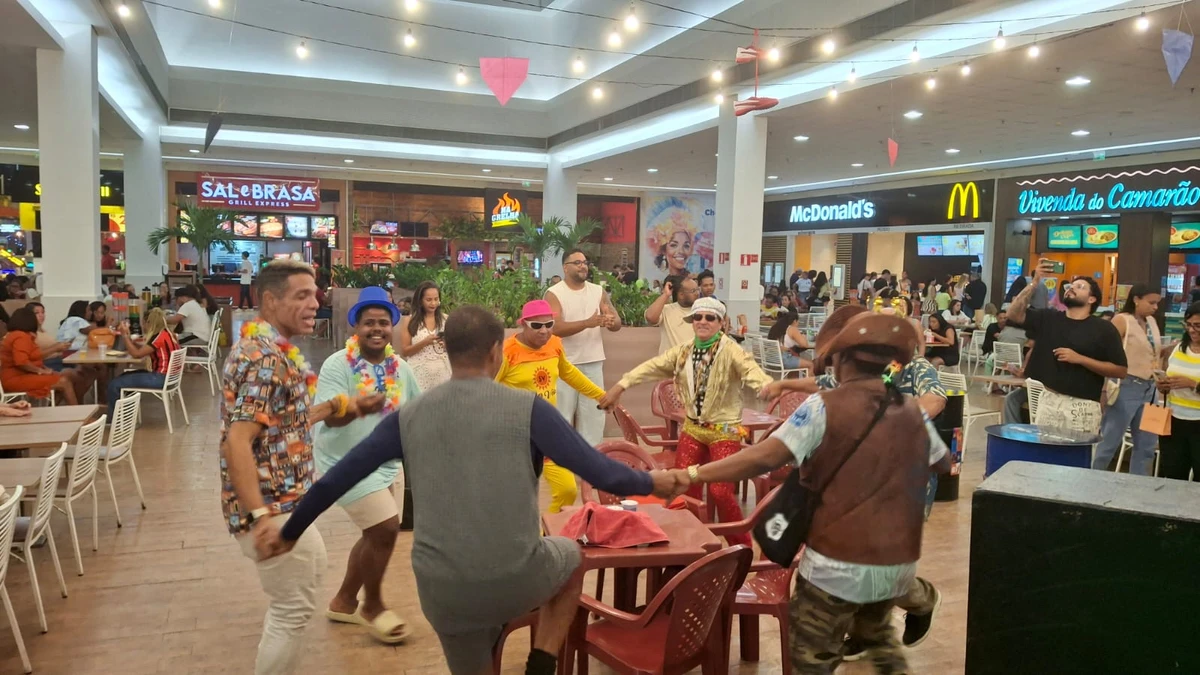 Apresentação dos candidados a Rei Momo no Laje do Bela por Divulgação