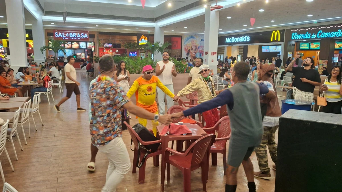 Apresentação dos candidados a Rei Momo no Laje do Bela por Divulgação