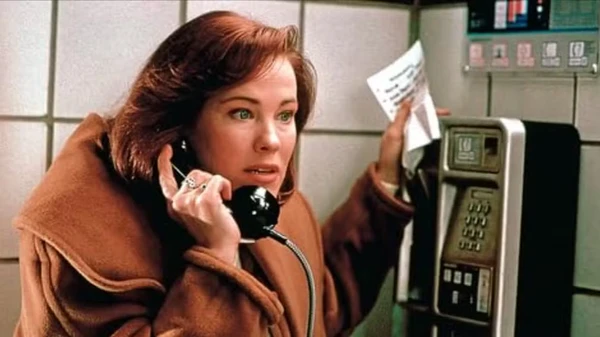 Catherine O'Hara em 'Esqueceram de Mim' por DIvulgação 
