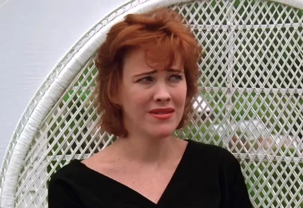 Catherine O'Hara em "Os fantasmas se divertem" (1988) por DIvulgação 