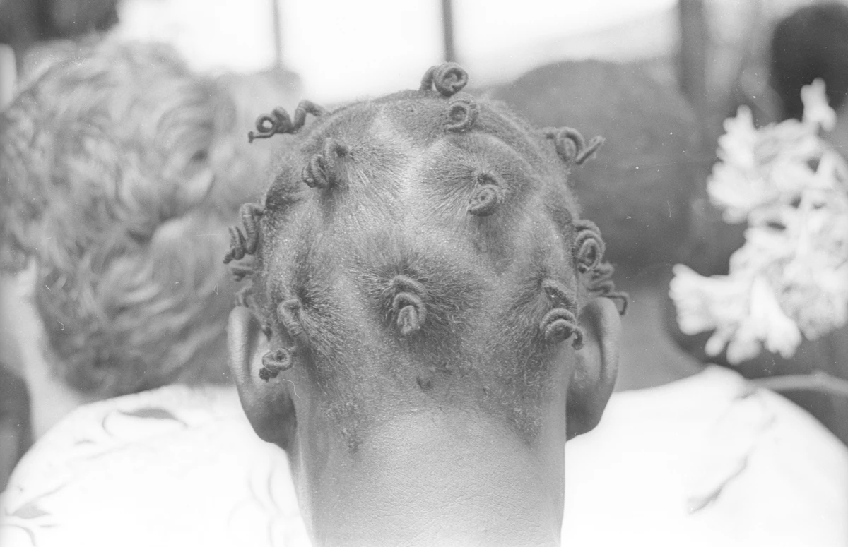 Detalhe no cabelo do devoto por Marco Aurélio Martins - Arquivo Correio