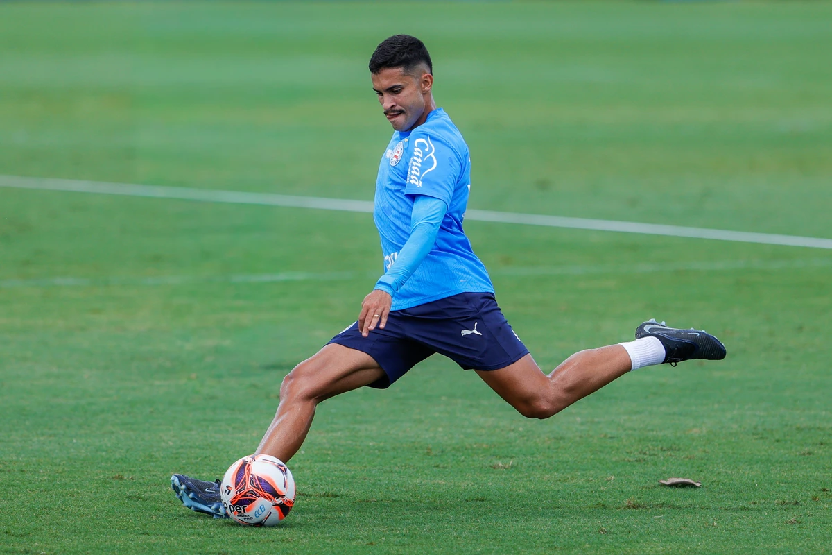 Elenco do Bahia treina em preparação para encarar o Porto-BA por Rafael Rodrigues/ECB