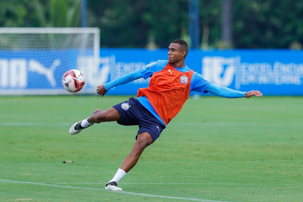 Elenco do Bahia treina em preparação para encarar o Porto-BA por Rafael Rodrigues/ECB