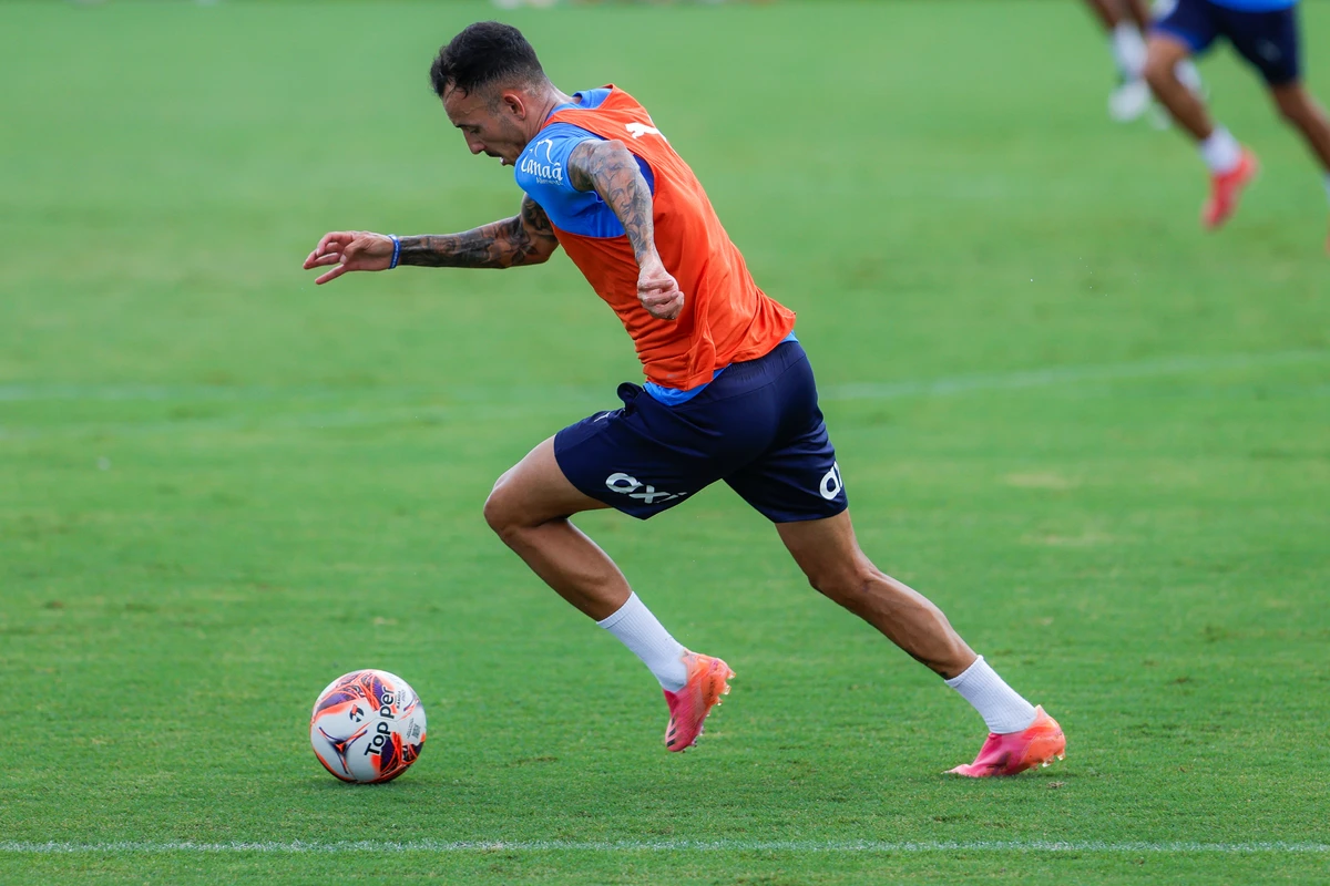 Elenco do Bahia treina em preparação para encarar o Porto-BA por Rafael Rodrigues/ECB