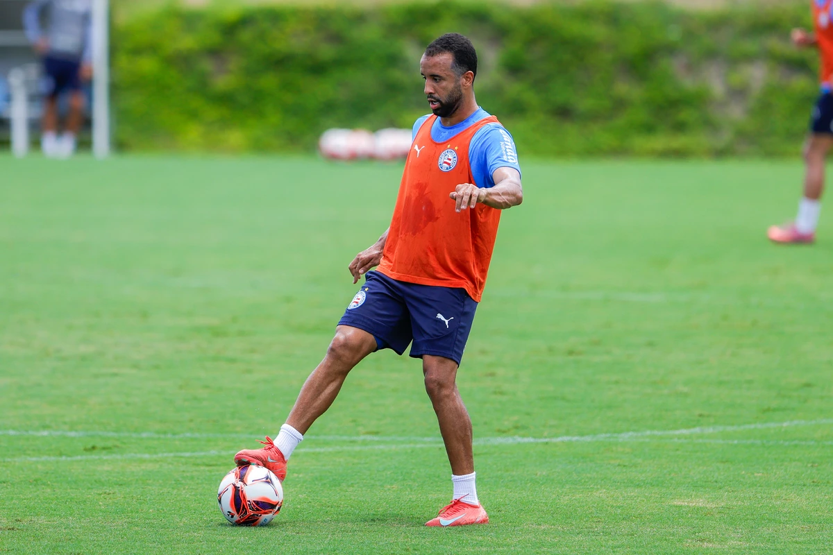 Elenco do Bahia treina em preparação para encarar o Porto-BA por Rafael Rodrigues/ECB